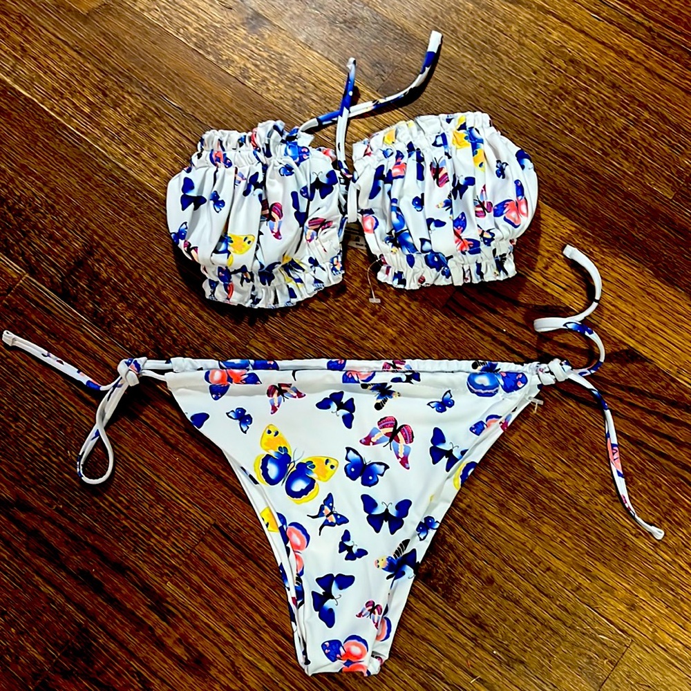 ❤️5/$25 Shein Butterfly Bikini Medium - Picture 1 of 3